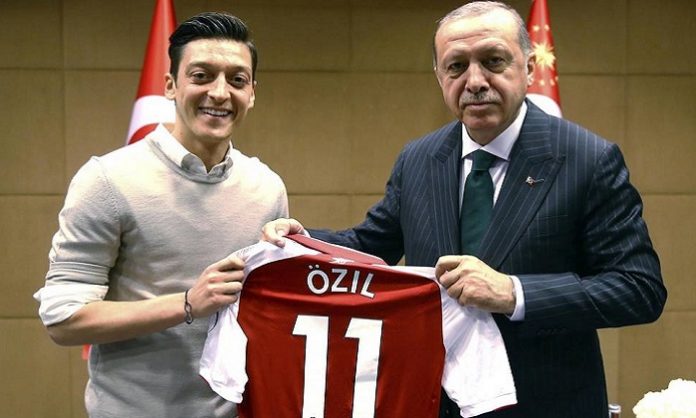 mesut-ozil-erdogan