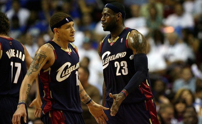 Delonte-West-Lebron-James