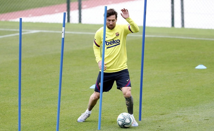 messi-back-barcelona-training