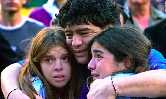 diego-maradona-con-sus-hijas